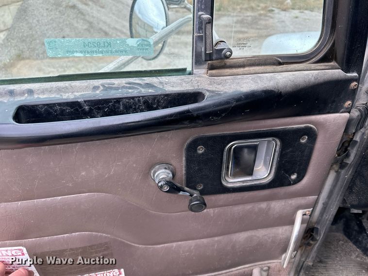 image for item KL9204 2004 Peterbilt 357  ready mix truck