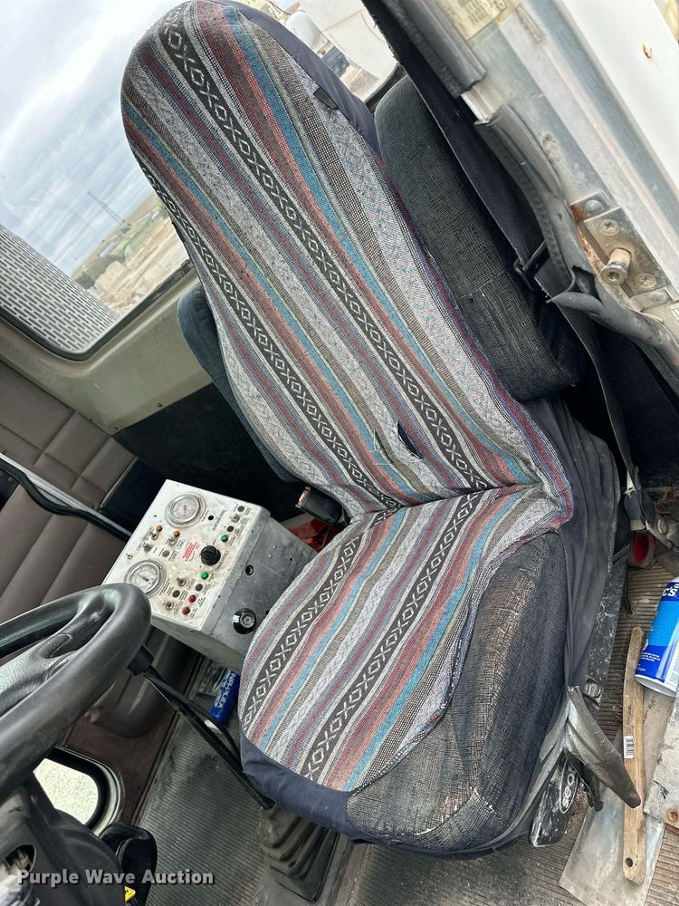 image for item KL9204 2004 Peterbilt 357  ready mix truck