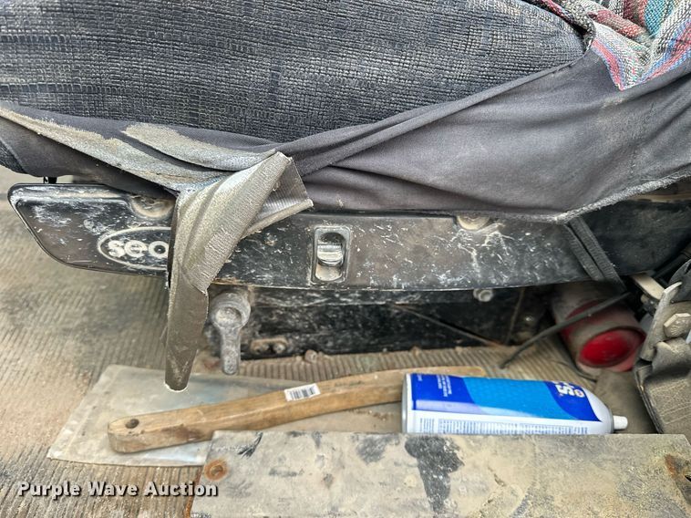 image for item KL9204 2004 Peterbilt 357  ready mix truck