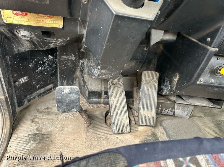 image for item KL9204 2004 Peterbilt 357  ready mix truck