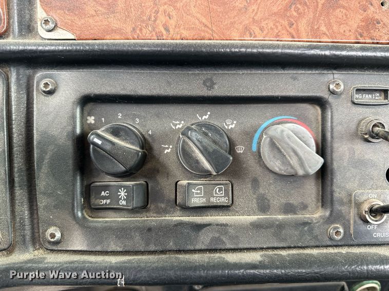 image for item KL9204 2004 Peterbilt 357  ready mix truck