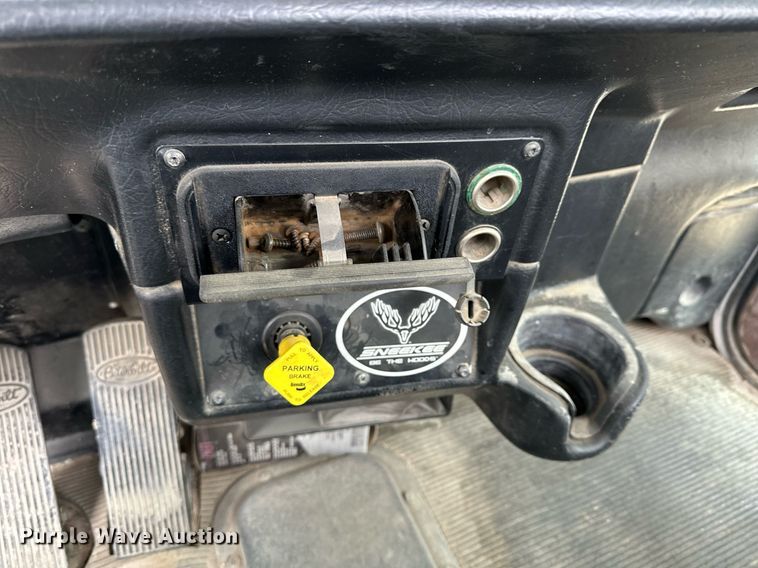 image for item KL9204 2004 Peterbilt 357  ready mix truck