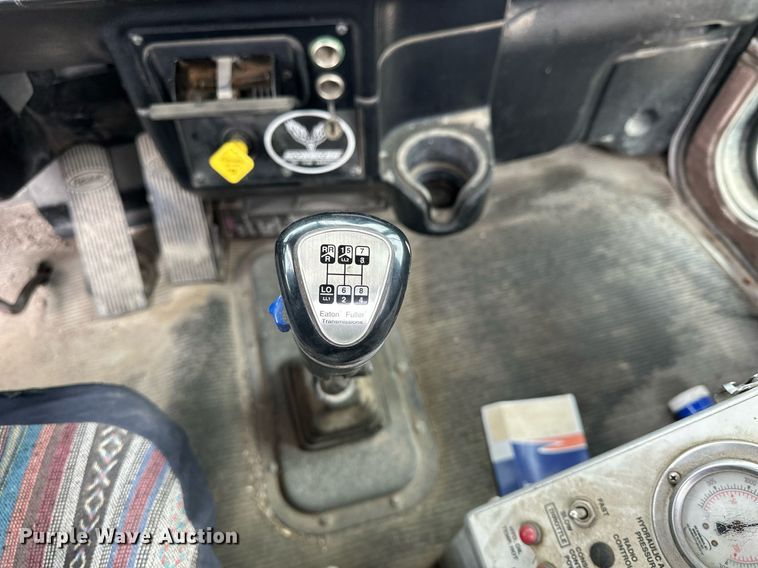 image for item KL9204 2004 Peterbilt 357  ready mix truck