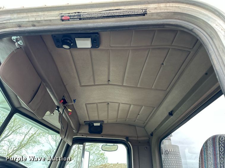 image for item KL9204 2004 Peterbilt 357  ready mix truck