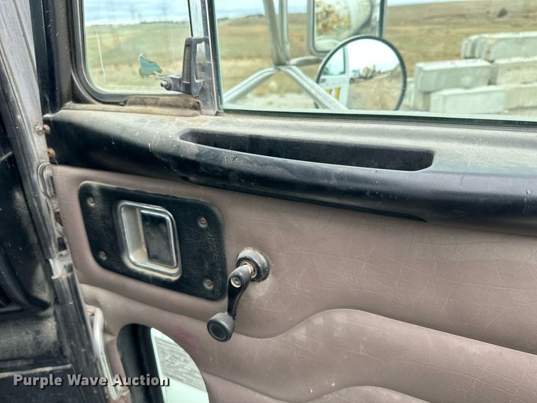 image for item KL9204 2004 Peterbilt 357  ready mix truck