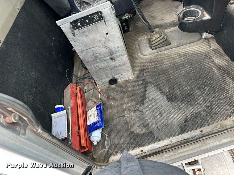 image for item KL9204 2004 Peterbilt 357  ready mix truck