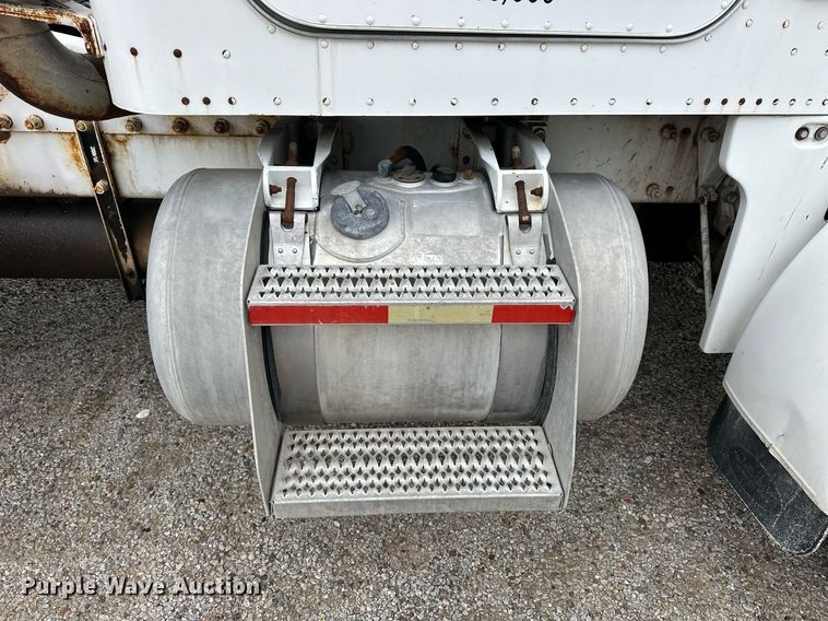 image for item KL9204 2004 Peterbilt 357  ready mix truck