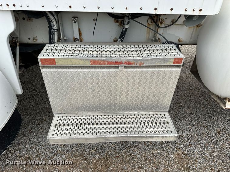 image for item KL9204 2004 Peterbilt 357  ready mix truck