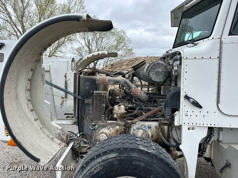 image for item KL9204 2004 Peterbilt 357  ready mix truck