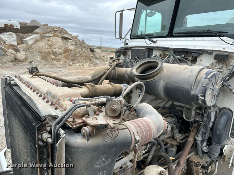 image for item KL9204 2004 Peterbilt 357  ready mix truck