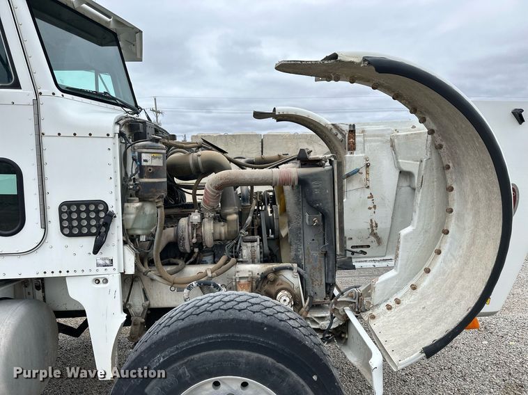 image for item KL9204 2004 Peterbilt 357  ready mix truck