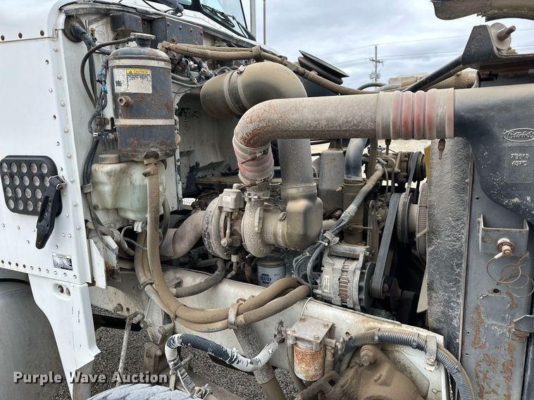 image for item KL9204 2004 Peterbilt 357  ready mix truck