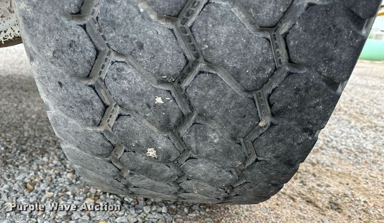 image for item KL9204 2004 Peterbilt 357  ready mix truck