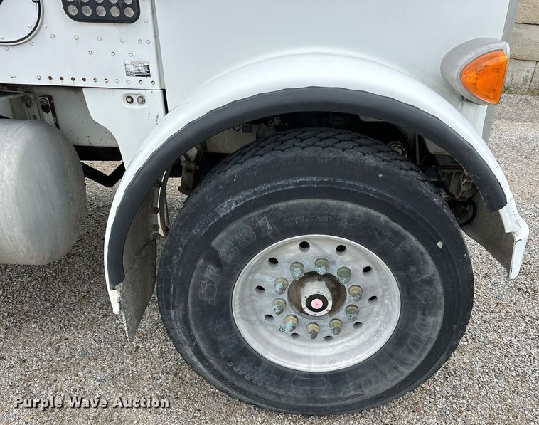 image for item KL9204 2004 Peterbilt 357  ready mix truck