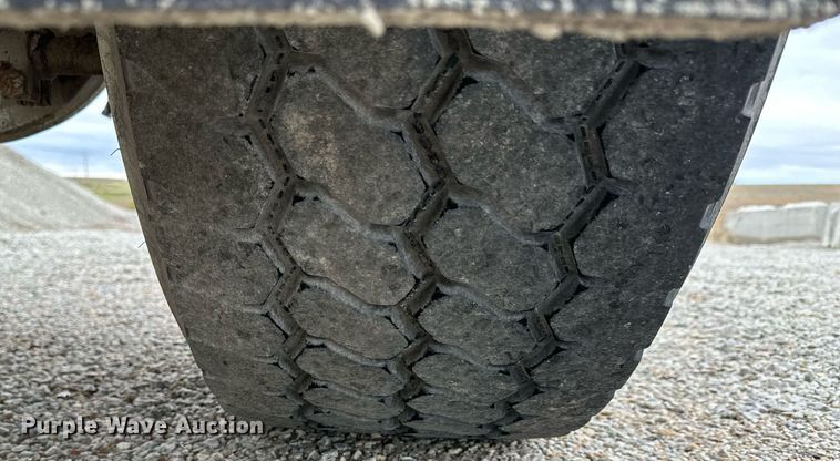 image for item KL9204 2004 Peterbilt 357  ready mix truck