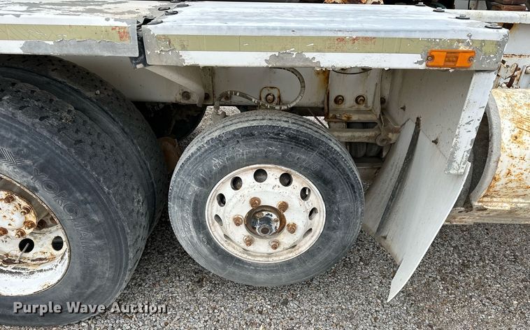 image for item KL9204 2004 Peterbilt 357  ready mix truck