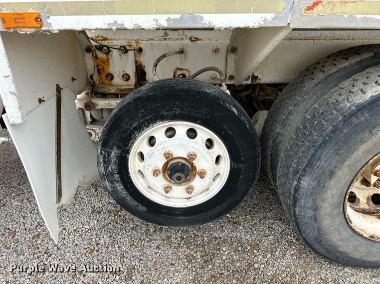 image for item KL9204 2004 Peterbilt 357  ready mix truck