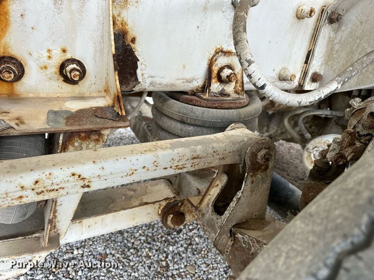 image for item KL9204 2004 Peterbilt 357  ready mix truck