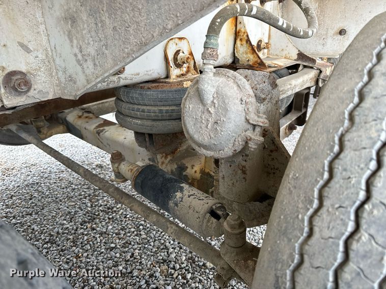 image for item KL9204 2004 Peterbilt 357  ready mix truck