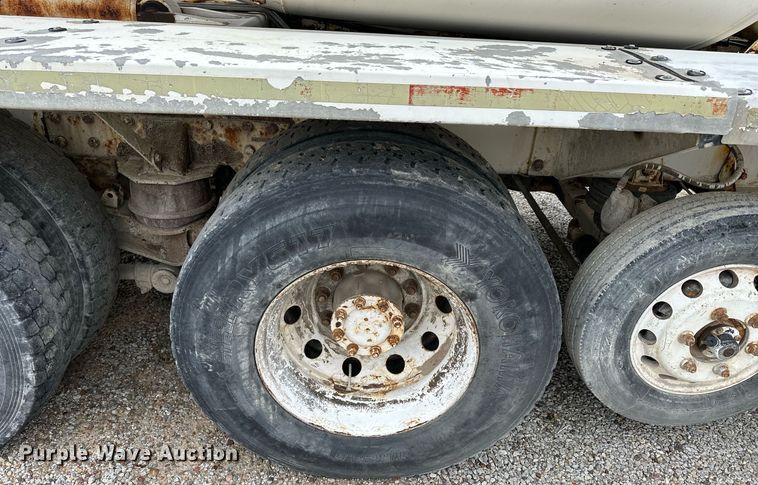 image for item KL9204 2004 Peterbilt 357  ready mix truck