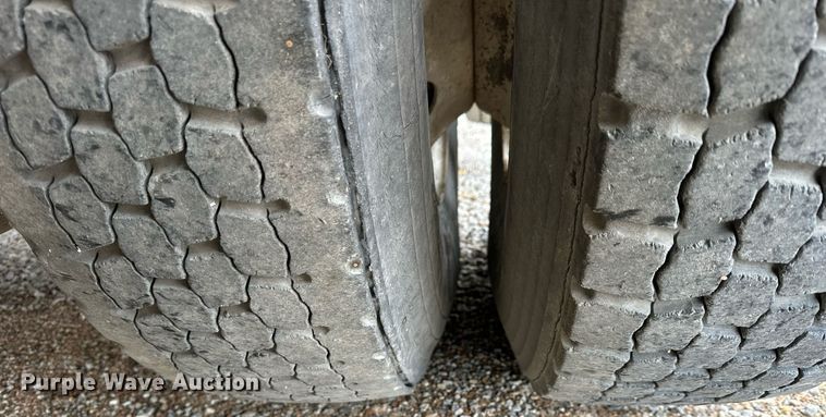 image for item KL9204 2004 Peterbilt 357  ready mix truck