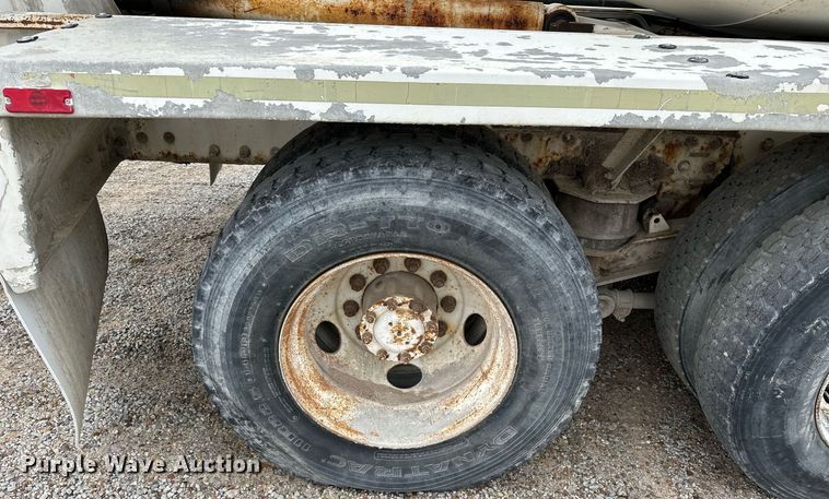 image for item KL9204 2004 Peterbilt 357  ready mix truck