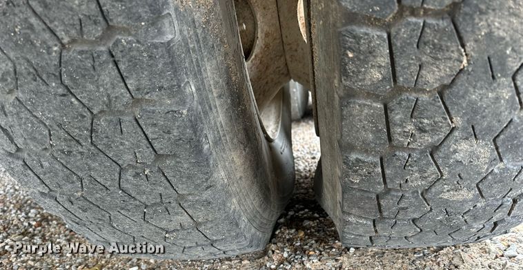 image for item KL9204 2004 Peterbilt 357  ready mix truck