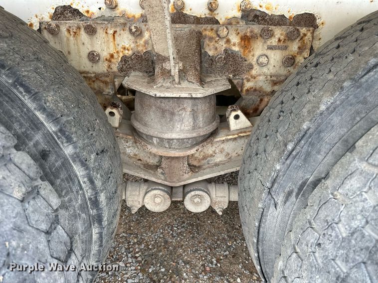 image for item KL9204 2004 Peterbilt 357  ready mix truck