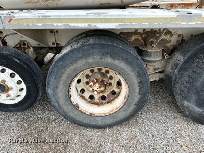 image for item KL9204 2004 Peterbilt 357  ready mix truck