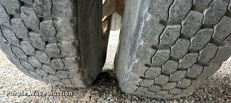 image for item KL9204 2004 Peterbilt 357  ready mix truck