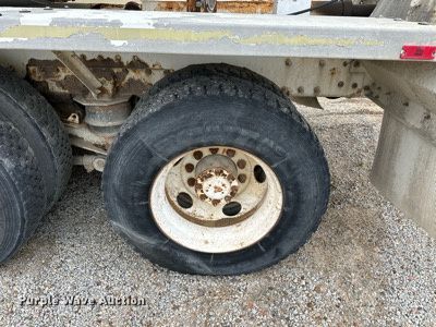 image for item KL9204 2004 Peterbilt 357  ready mix truck