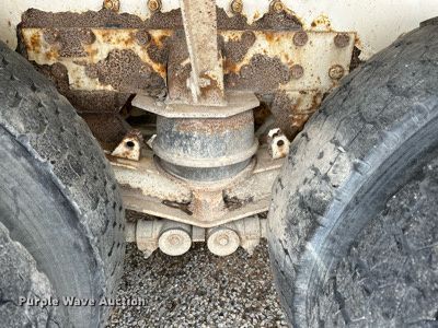 image for item KL9204 2004 Peterbilt 357  ready mix truck