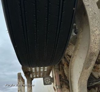 image for item KL9204 2004 Peterbilt 357  ready mix truck