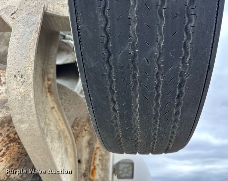 image for item KL9204 2004 Peterbilt 357  ready mix truck