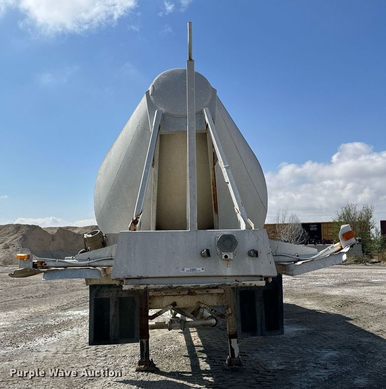 image for item KX9005 1979 Fruehauf  tank trailer