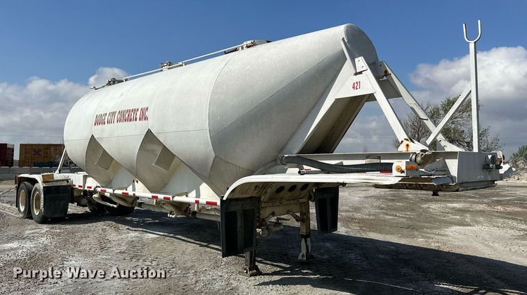 image for item KX9005 1979 Fruehauf  tank trailer