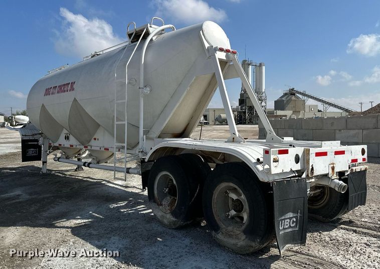 image for item KX9005 1979 Fruehauf  tank trailer