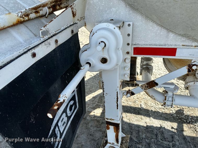 image for item KX9005 1979 Fruehauf  tank trailer