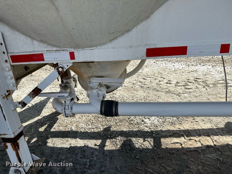 image for item KX9005 1979 Fruehauf  tank trailer