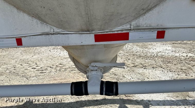 image for item KX9005 1979 Fruehauf  tank trailer