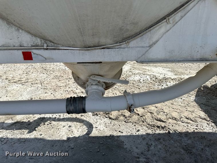 image for item KX9005 1979 Fruehauf  tank trailer