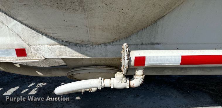 image for item KX9005 1979 Fruehauf  tank trailer