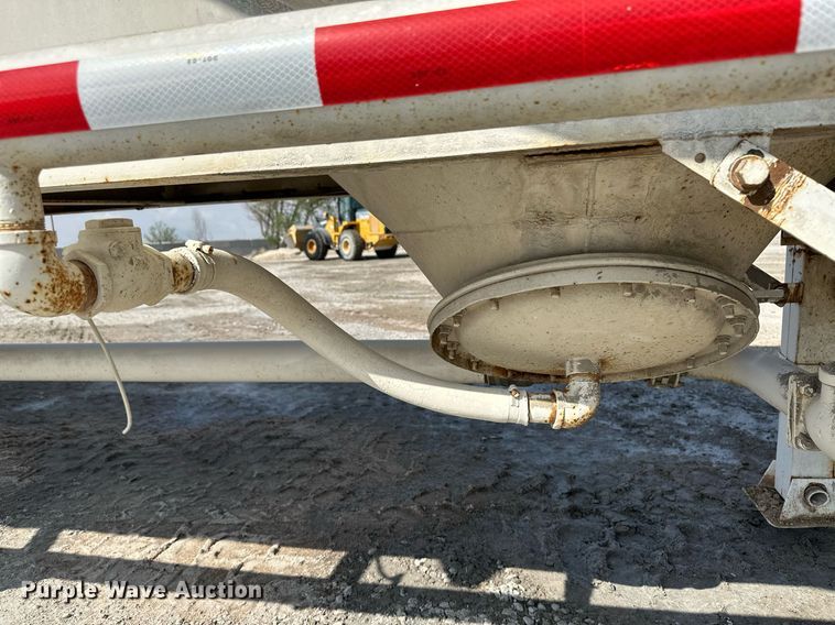 image for item KX9005 1979 Fruehauf  tank trailer