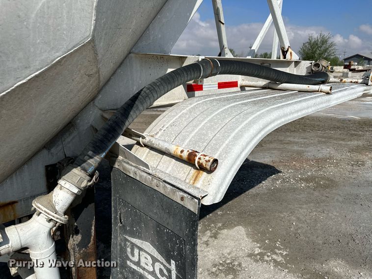 image for item KX9005 1979 Fruehauf  tank trailer