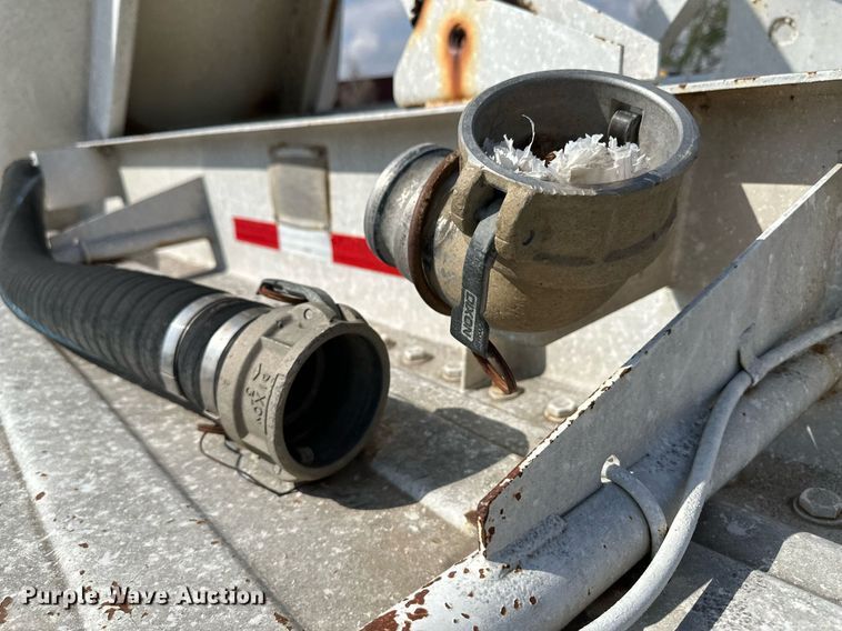 image for item KX9005 1979 Fruehauf  tank trailer