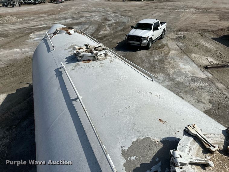 image for item KX9005 1979 Fruehauf  tank trailer