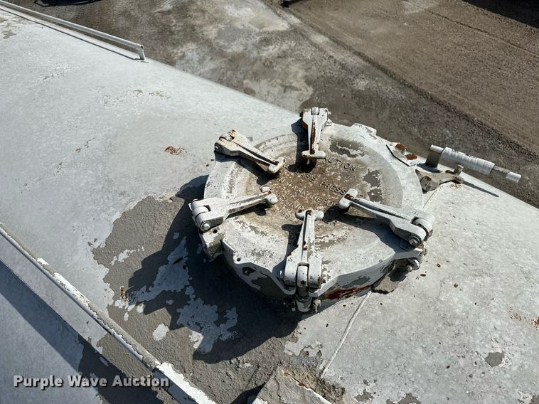 image for item KX9005 1979 Fruehauf  tank trailer