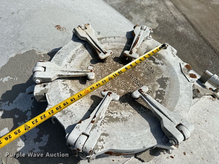 image for item KX9005 1979 Fruehauf  tank trailer