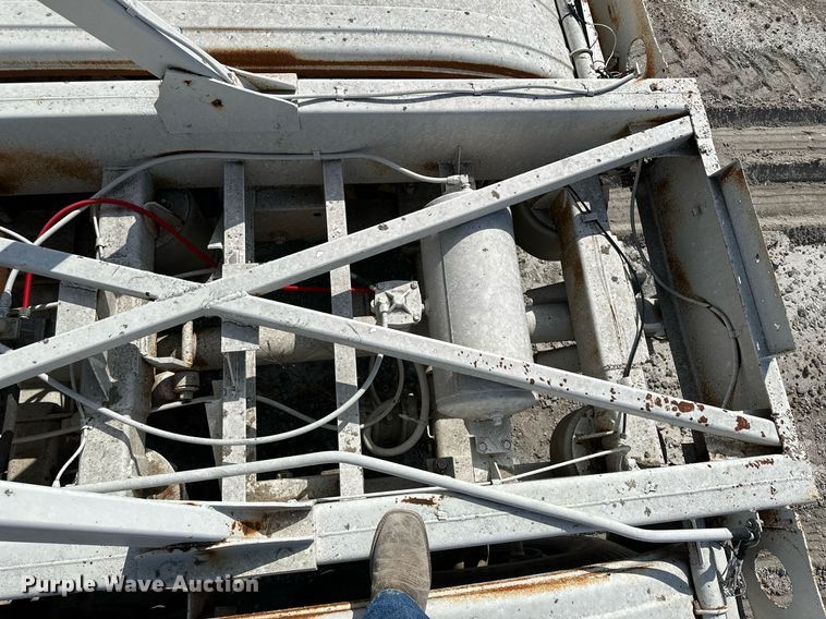 image for item KX9005 1979 Fruehauf  tank trailer