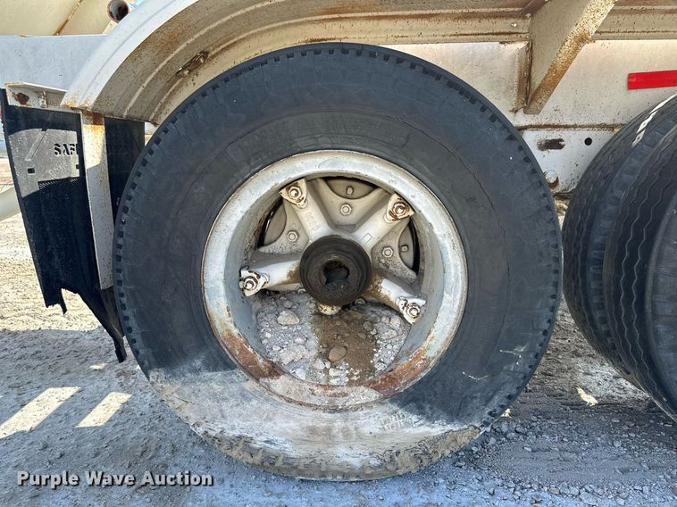 image for item KX9005 1979 Fruehauf  tank trailer